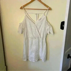 Beautiful Skies Are Blue Embroidered White Romper Size L